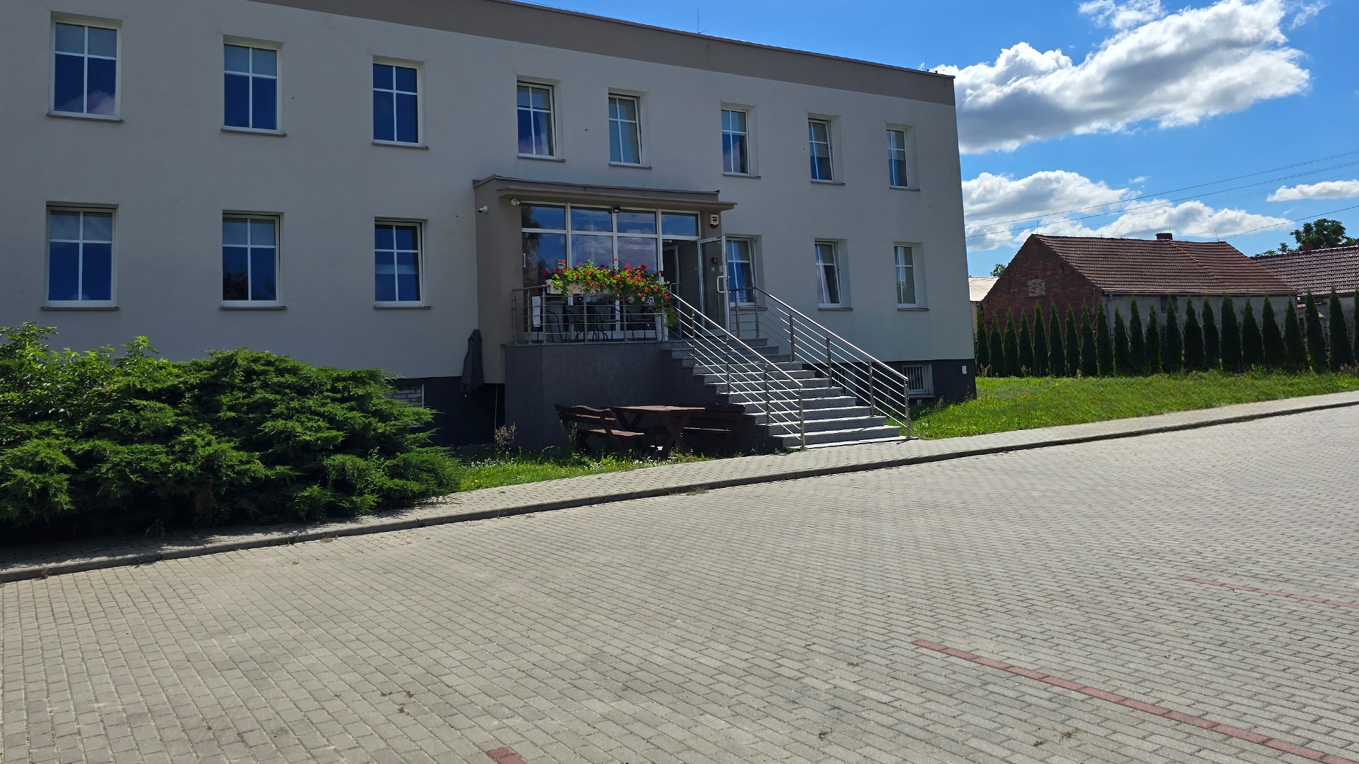 Zespół firmowy przy obiekcie